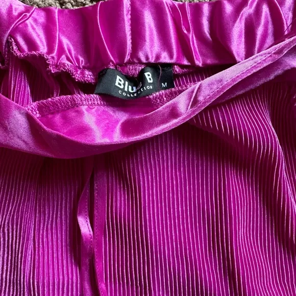 Women’s Shorts - Picture 3 of 4